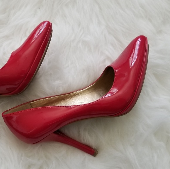 Red Pumps - Picture 4 of 5